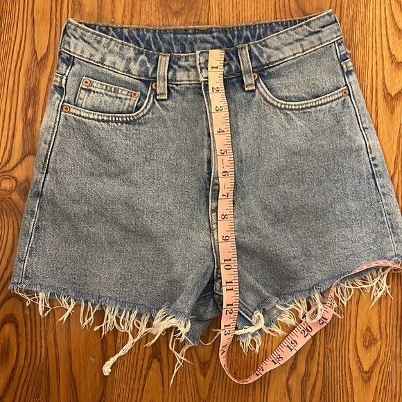 Weekday Rowe Denim Shorts High Rise Size 4 (36) - Picture 3 of 7
